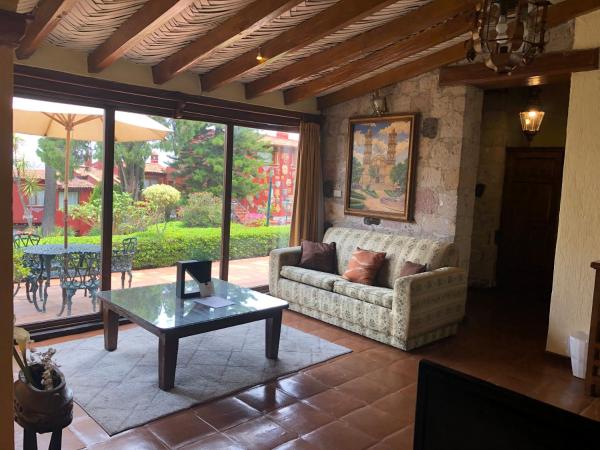 Villa San Jose Hotel & Suites : photo 3 de la chambre chambre lit king-size deluxe - vue sur jardin