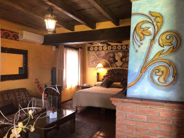 Villa San Jose Hotel & Suites : photo 4 de la chambre chambre lit king-size deluxe - vue sur jardin