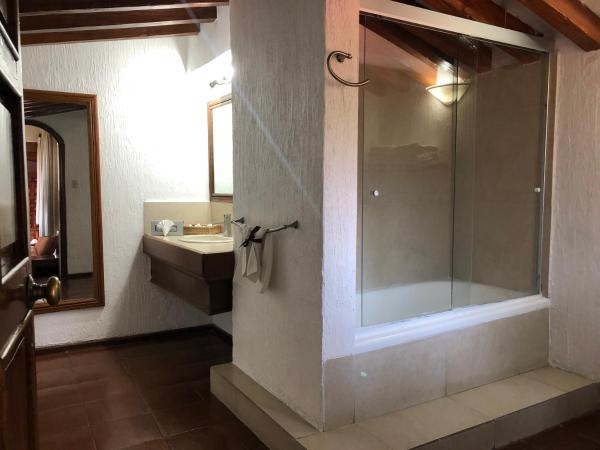 Villa San Jose Hotel & Suites : photo 4 de la chambre chambre double deluxe - vue sur ville