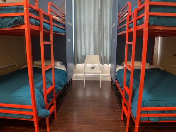 Orange Village Hostel : photo 8 de la chambre lit simple dans dortoir pour hommes - salle de bains privative