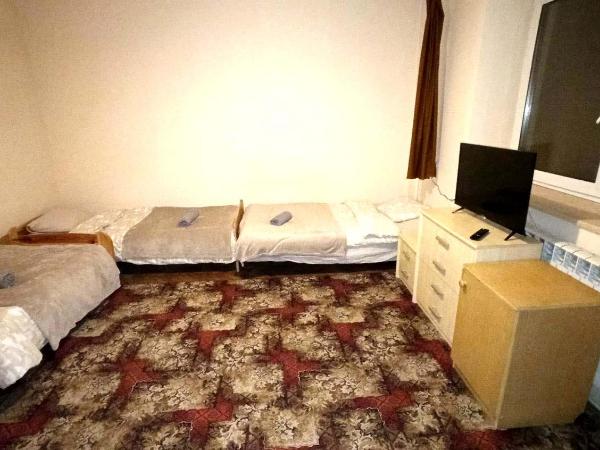 Hostel Komfort Borek : photo 4 de la chambre chambre familiale avec balcon