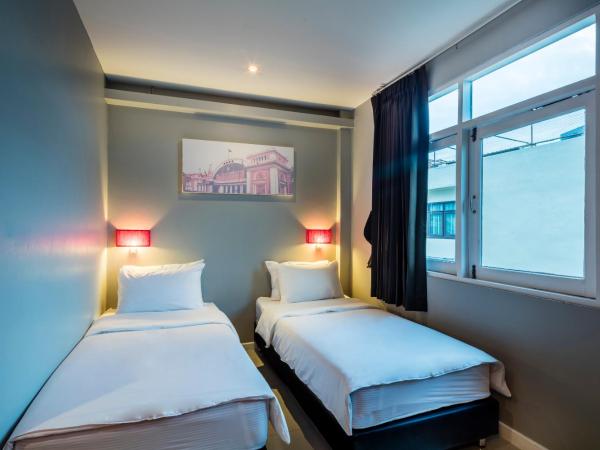 At Hua Lamphong Hotel : photo 2 de la chambre chambre lits jumeaux standard
