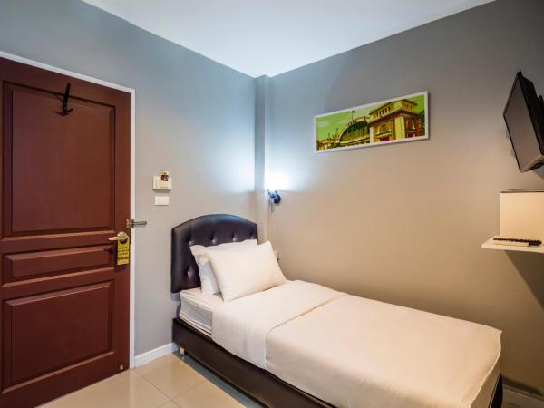 At Hua Lamphong Hotel : photo 2 de la chambre chambre simple