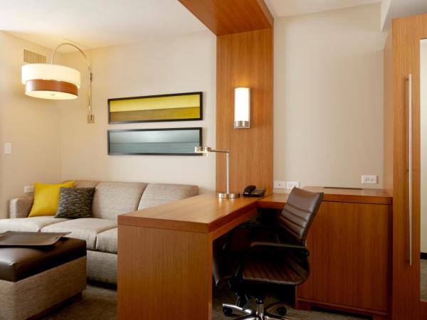 Hyatt Place Calgary Airport : photo 2 de la chambre chambre lit king-size spécialité