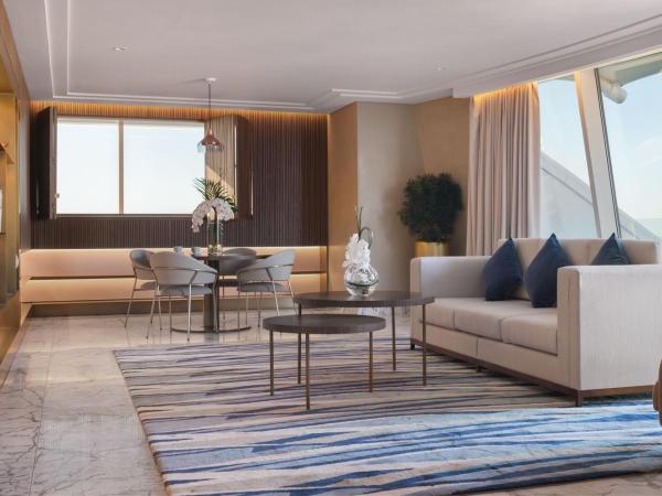 Jumeirah Beach Hotel Dubai : photo 2 de la chambre suite al marsa avec balcon privé - petit-déjeuner et goûter quotidiens, boissons et amuse-bouche en soirée, accès au salon club avec rafraîchissements toute la journée et accès au parc aquatique wild wadi
