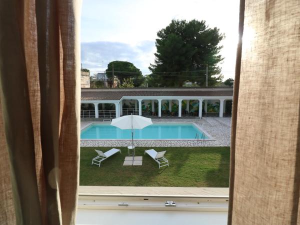 Artemisia B&B : photo 1 de la chambre chambre double ou lits jumeaux - vue sur piscine