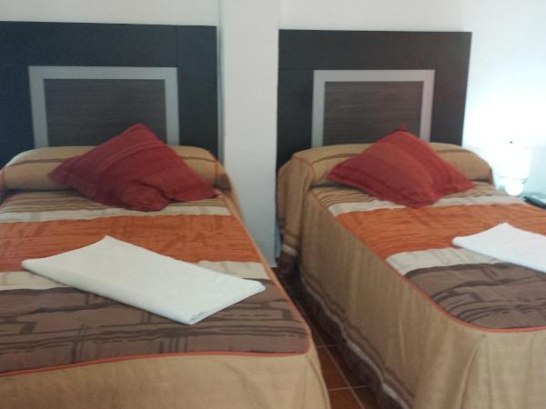 Pension Gran Plaza : photo 1 de la chambre chambre double ou lits jumeaux