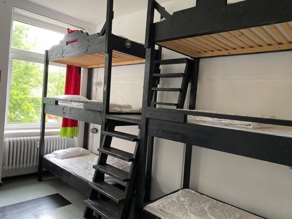 instantSleep Backpackerhostel St Pauli : photo 1 de la chambre lit dans dortoir de 8 lits 