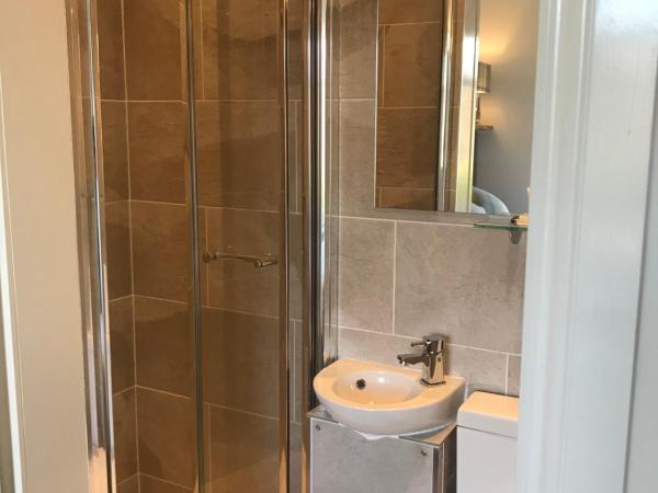 18 Craigmillar Park : photo 5 de la chambre petite chambre double compacte avec douche 