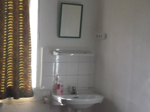 Pension Gran Plaza : photo 2 de la chambre chambre simple avec salle de bains commune