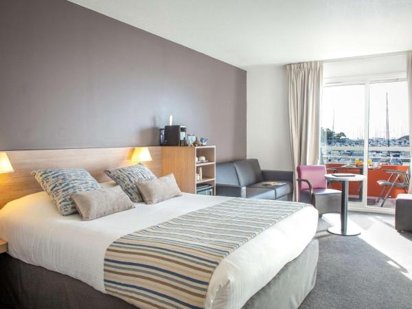 Best Western Plus La Marina : photo 5 de la chambre suite lit queen-size - non-fumeurs - vue sur port