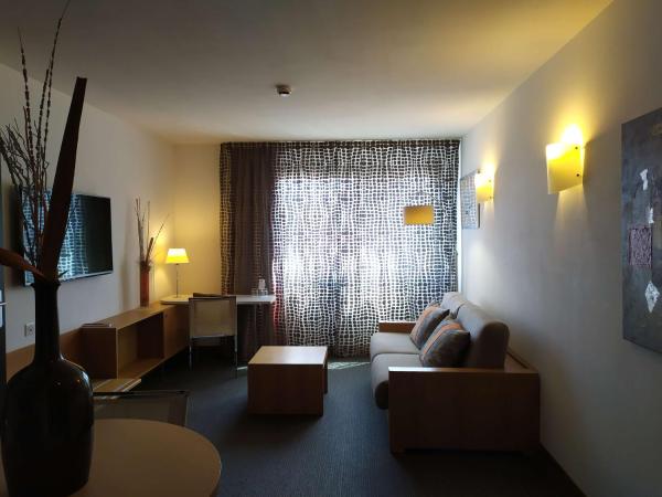Best Western Premier Hôtel du Vieux-Port : photo 2 de la chambre suite lit queen-size avec canapé-lit