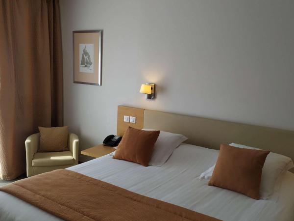 Best Western Premier Hôtel du Vieux-Port : photo 1 de la chambre chambre lit queen-size confort