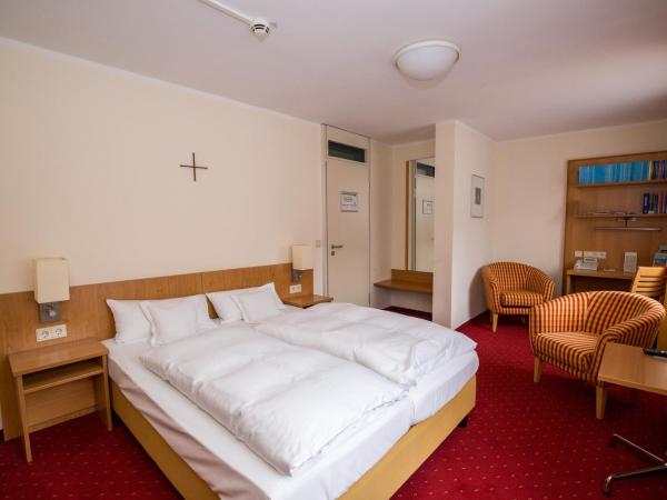 Gästehaus der Katholischen Akademie in Bayern : photo 2 de la chambre chambre double avec salle de bains privative - maison kardinal wendel