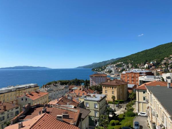 Hotel Paris : photo 1 de la chambre chambre familiale - vue sur mer