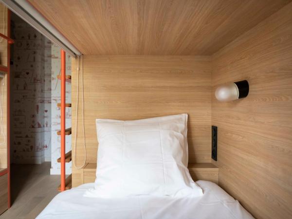 Central Hostel Bordeaux Centre : photo 4 de la chambre dortoir privé de 6 lits