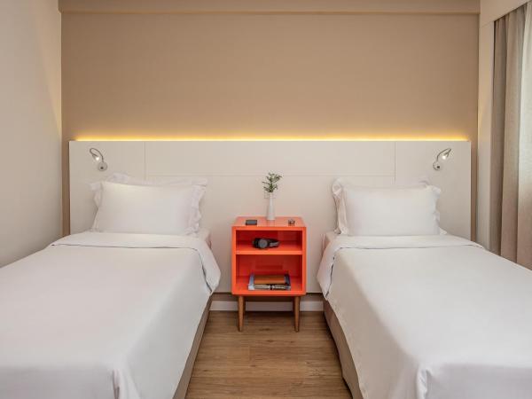 Intercity Curitiba Centro Cívico : photo 2 de la chambre standard twin - 2 single beds