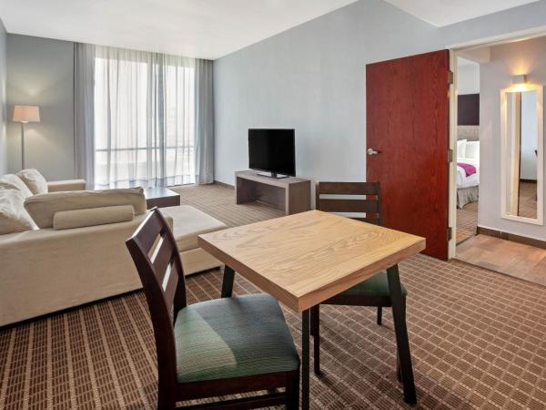 CHN Hotel Monterrey Centro, Trademark Collection by Wyndham : photo 5 de la chambre suite lit king-size avec vue sur la ville - non-fumeurs