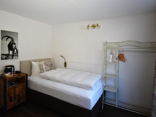 Hotel Cabana : photo 1 de la chambre chambre simple Économique bergführer