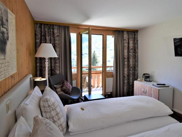 Hotel Cabana : photo 4 de la chambre chambre double supérieure avec balcon - vue sur eiger