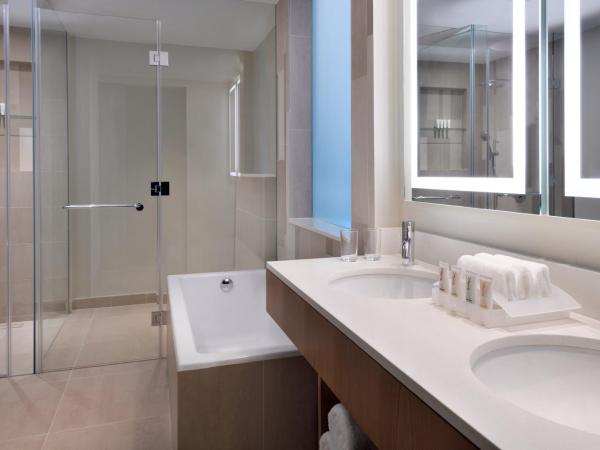 Holiday Inn & Suites - Dubai Festival City Mall, an IHG Hotel : photo 4 de la chambre suite junior lit king-size