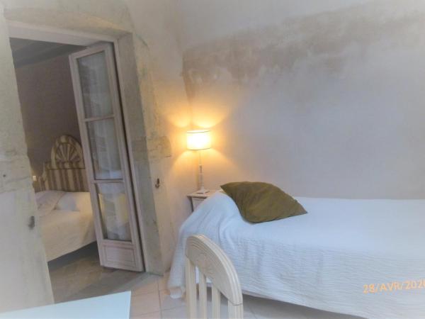 Beaune Hôtel : photo 1 de la chambre chambre familiale (4 personnes)