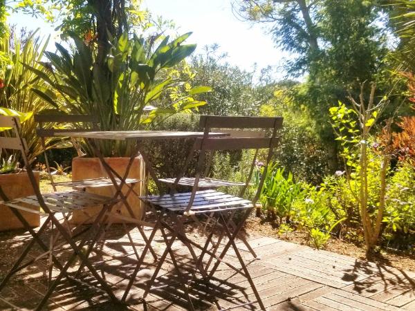 La Bastide de Font Clarette : photo 1 de la chambre chambre supérieure avec terrasse privée - vue sur jardin