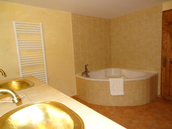 La Bastide de Font Clarette : photo 2 de la chambre chambre double classique - vue sur jardin