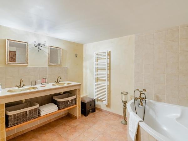 La Bastide de Font Clarette : photo 1 de la chambre chambre double classique - vue sur jardin