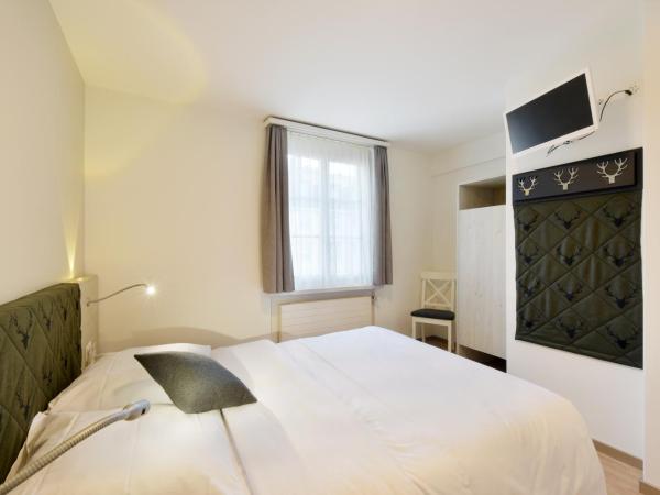 Hotel Hirschen : photo 4 de la chambre chambre double avec petit lit double 

