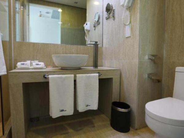 IW Hotel : photo 1 de la chambre room #228106641