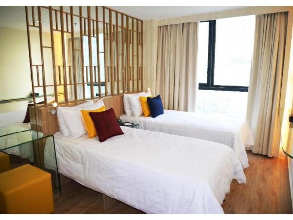 IW Hotel : photo 2 de la chambre room #228106644