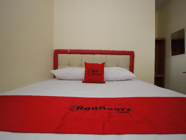 RedDoorz Plus @ Jalan Pemuda Jakarta : photo 5 de la chambre room #372774212