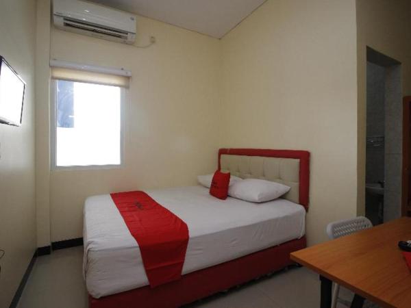 RedDoorz Plus @ Jalan Pemuda Jakarta : photo 7 de la chambre room #372774212
