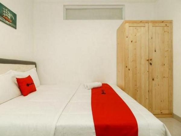 RedDoorz Syariah Plus near Pancoran 2 : photo 2 de la chambre room #521074404