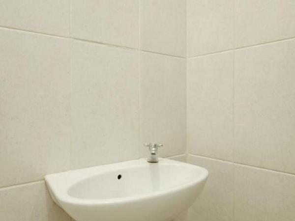 RedDoorz Syariah Plus near Pancoran 2 : photo 5 de la chambre room #521074404