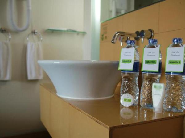 Sparks Life Jakarta, ARTOTEL Curated : photo 3 de la chambre room #25855340