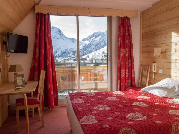 Hotel Adret : photo 8 de la chambre chambre double/lits jumeaux avec balcon

