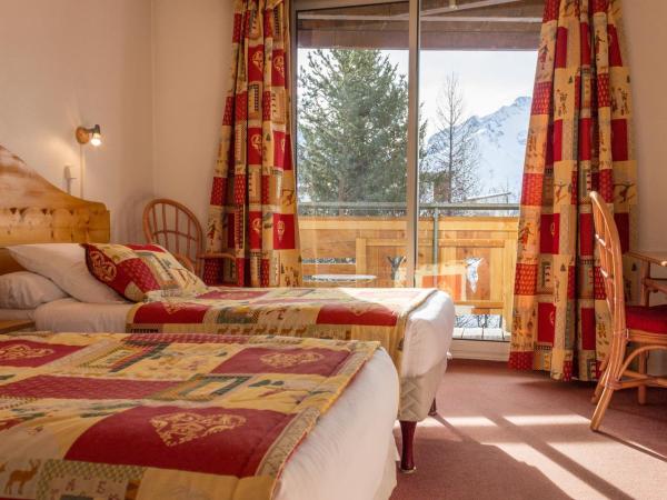 Hotel Adret : photo 3 de la chambre chambre double/lits jumeaux avec balcon

