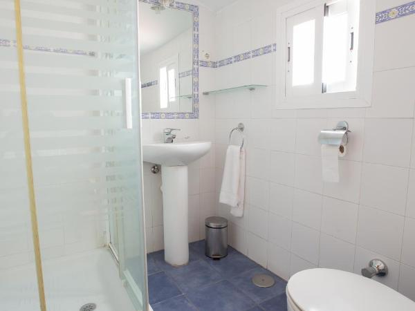 Hostal El Gallo : photo 2 de la chambre chambre double avec salle de bains privative