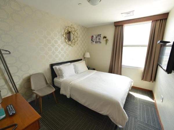 Hotel Mimosa : photo 1 de la chambre chambre lit queen-size 