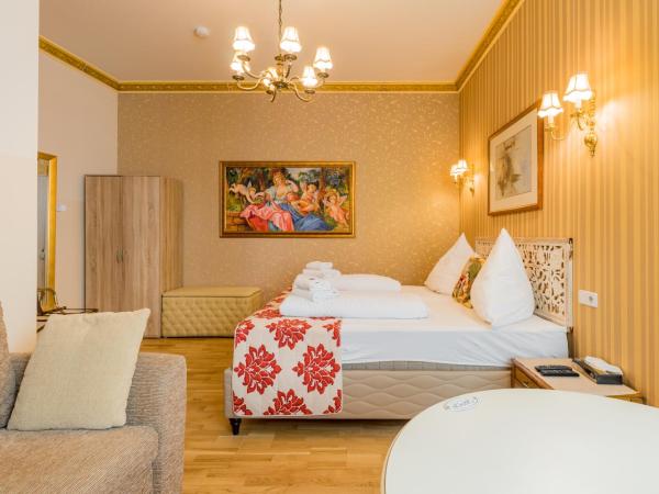 Parlamento Rooms : photo 4 de la chambre chambre familiale avec salle de bains