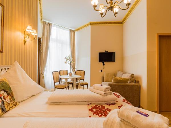 Parlamento Rooms : photo 3 de la chambre chambre familiale avec salle de bains