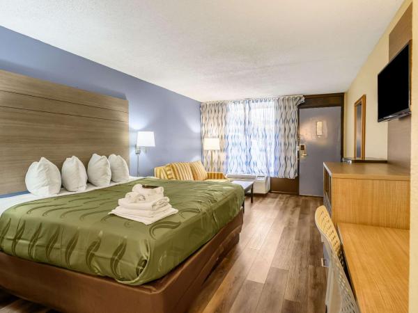 Quality Inn New Orleans I-10 East : photo 4 de la chambre chambre lit king-size - non-fumeurs