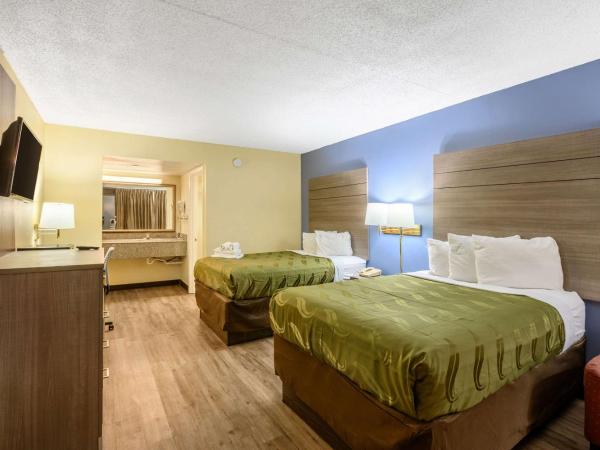 Quality Inn New Orleans I-10 East : photo 6 de la chambre suite avec 2 lits doubles - non-fumeurs