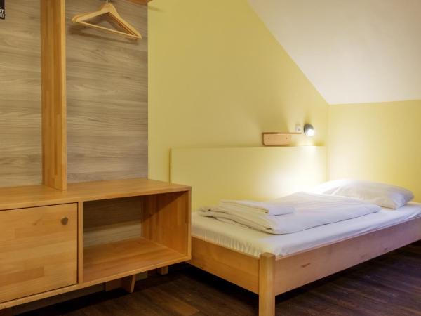 Euro Youth Hotel Munich : photo 8 de la chambre chambre simple avec salle de bains commune