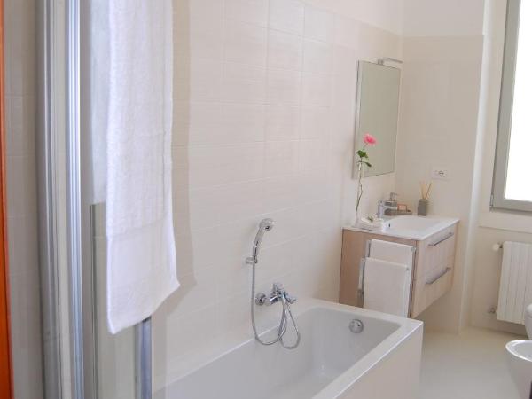 Colazione da Augusta - Guesthouse : photo 9 de la chambre chambre double avec salle de bains privative extérieure