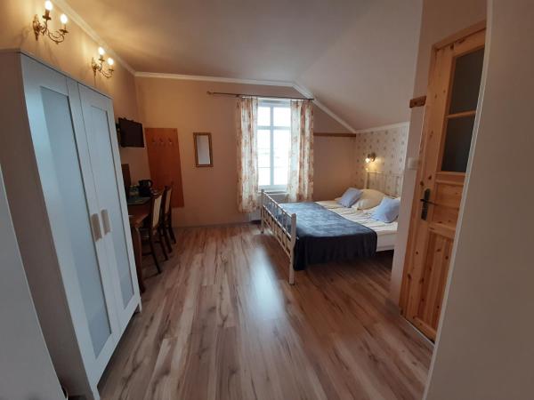 Dworek Bursztynowe Piaski : photo 2 de la chambre chambre double ou lits jumeaux