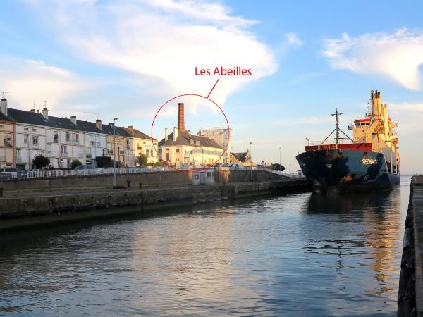 Les Abeilles : photo 1 de la chambre appartement - vue sur mer