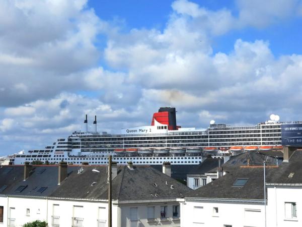 Les Abeilles : photo 1 de la chambre chambre quadruple avec salle de bains privative